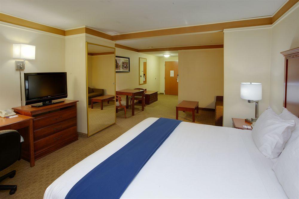 Holiday Inn Express Hotel & Suites Brattleboro By Ihg Exterior foto