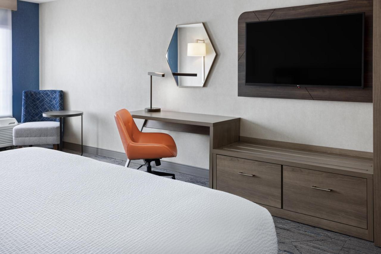 Holiday Inn Express Hotel & Suites Brattleboro By Ihg Exterior foto