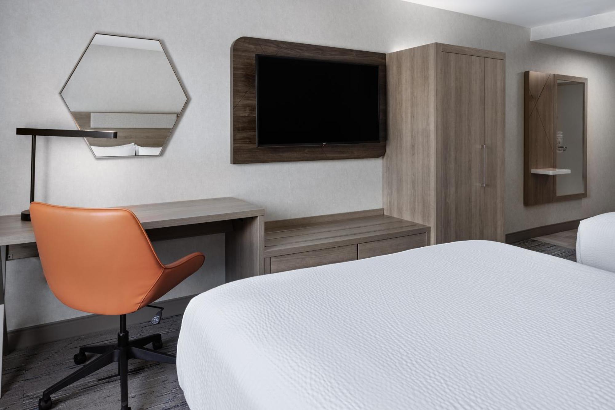 Holiday Inn Express Hotel & Suites Brattleboro By Ihg Exterior foto