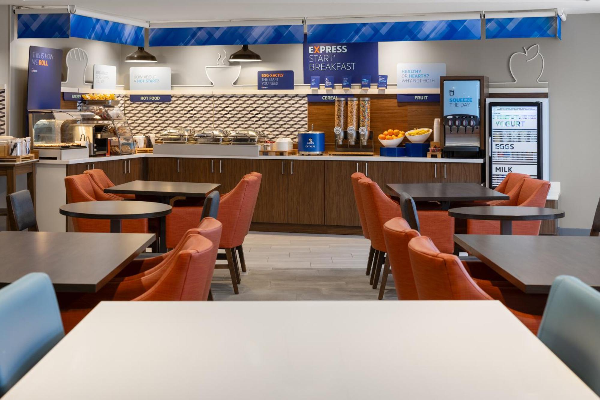 Holiday Inn Express Hotel & Suites Brattleboro By Ihg Exterior foto