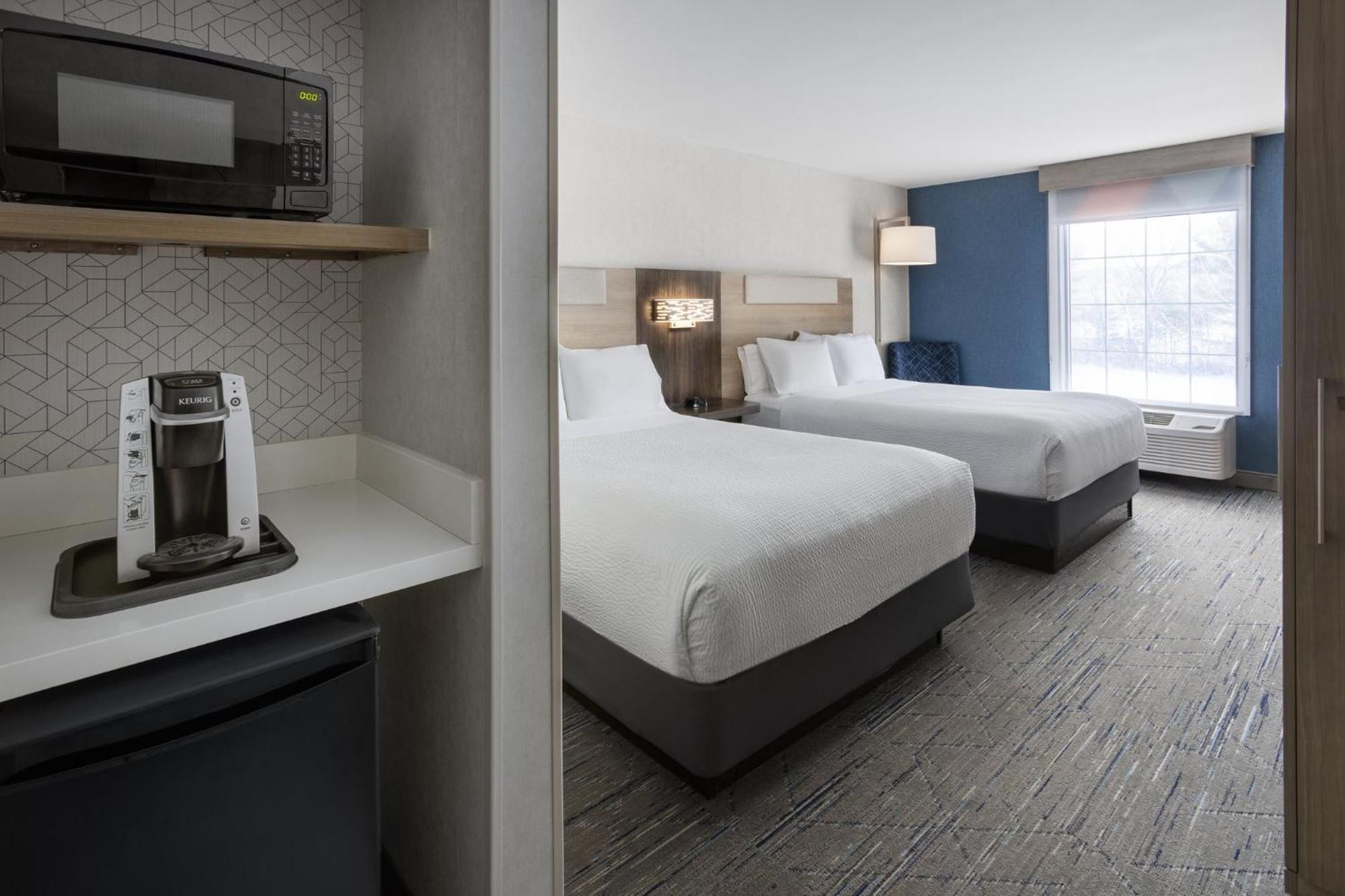 Holiday Inn Express Hotel & Suites Brattleboro By Ihg Exterior foto